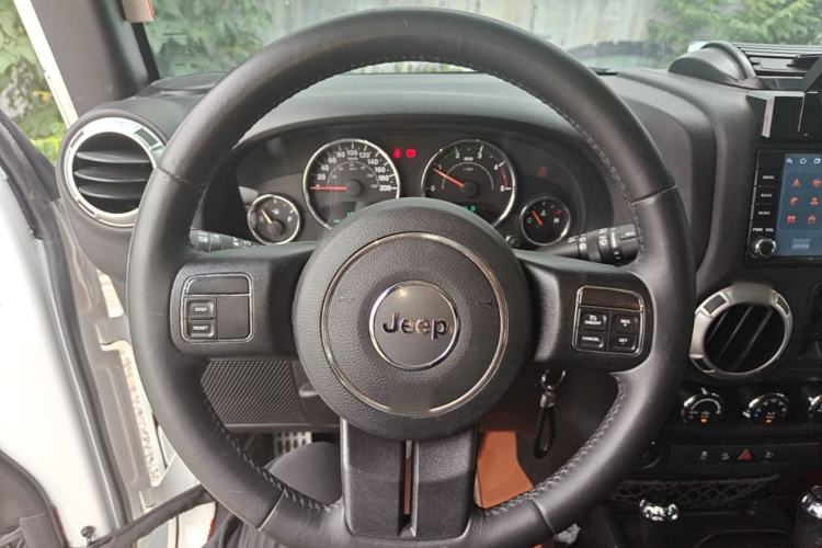 Used Jeep Wrangler 2015 2.8TD Sahara Four-Door Comfort Edition Steering Wheel