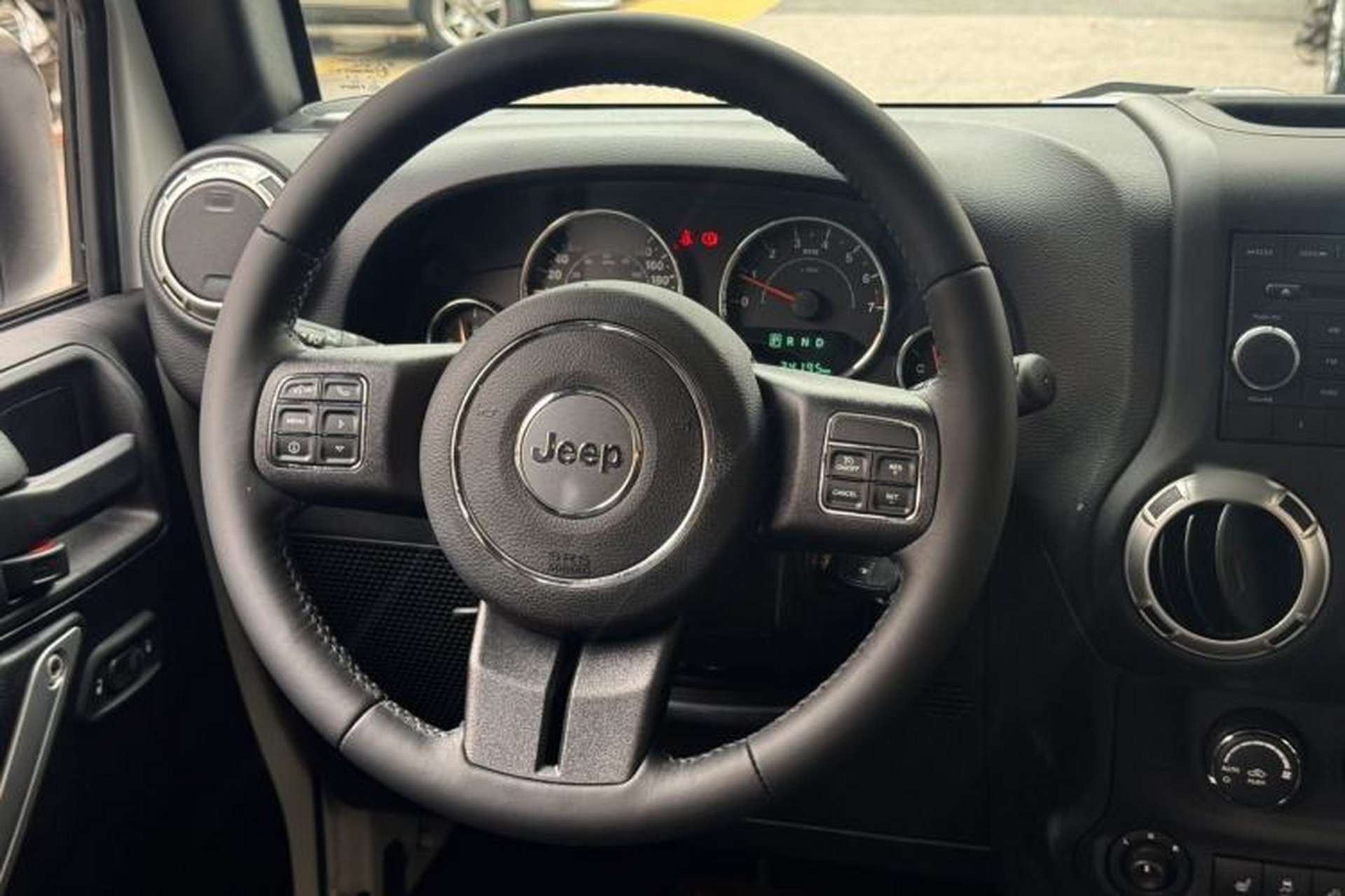 Used Jeep Wrangler 2015 3.0L Sahara Four-Door Comfort Edition Steering Wheel