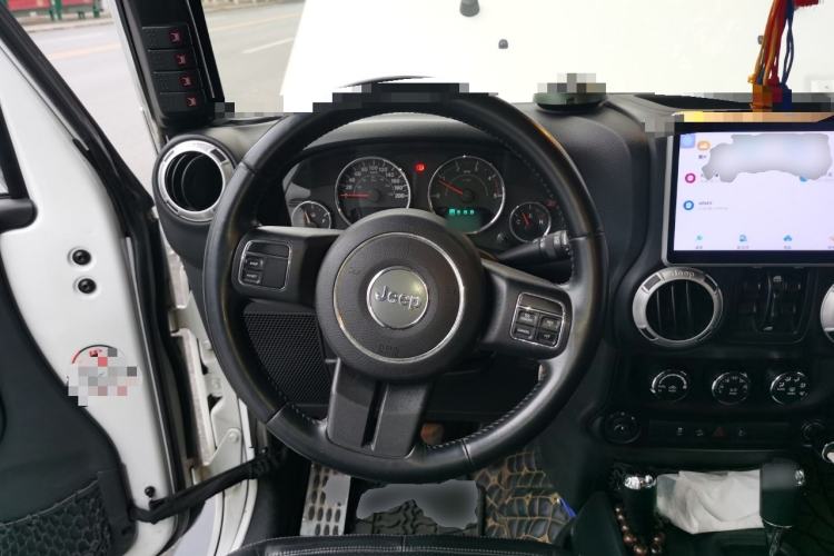 Used Jeep Wrangler 2015 2.8TD Sahara Four-Door Comfort Edition Steering Wheel