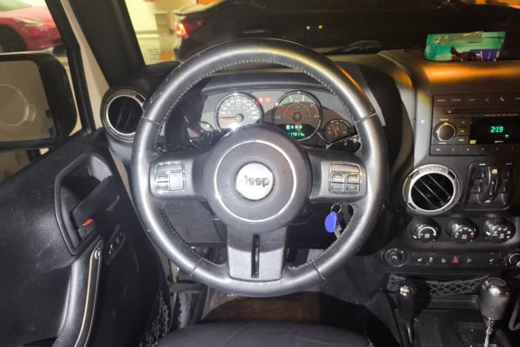 Used Jeep Wrangler 2015 2.8TD Sahara Four-Door Comfort Edition Steering Wheel