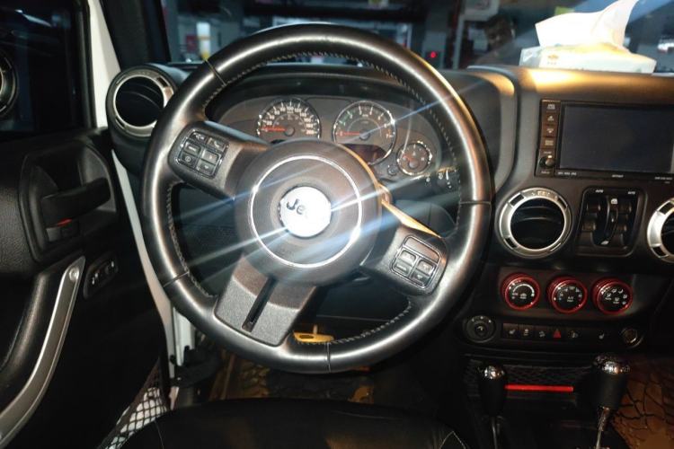 Used Jeep Wrangler 2015 3.0L Four-Door Sahara Comfort Edition Steering Wheel