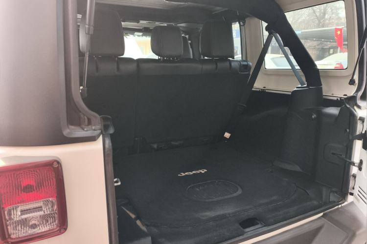 Used Jeep Wrangler 2015 3.0L Sahara Four-Door Edition Trunk