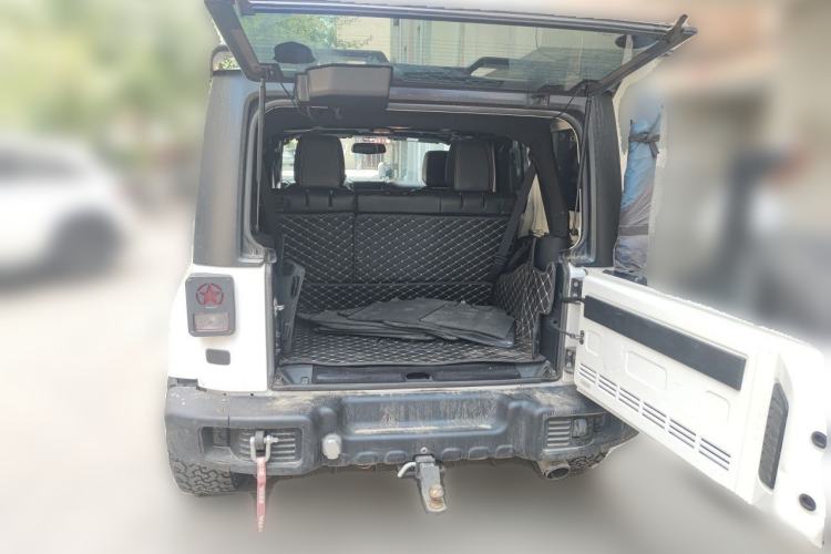 Used Jeep Wrangler 2015 3.0L Sahara Four-Door Edition Trunk