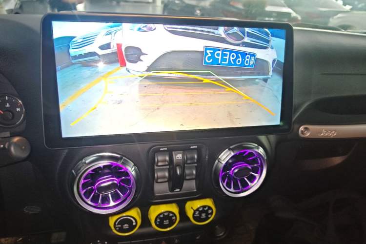 Used Jeep Wrangler 2015 3.0L Sahara Four-Door Edition Audio And AC Panel
