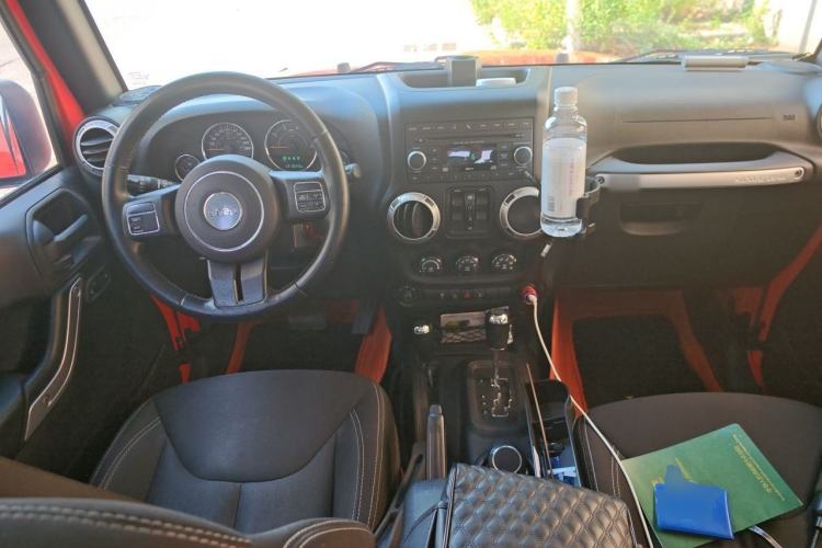 Used Jeep Wrangler 2015 2.8TD Sahara Four-Door Edition Center Console