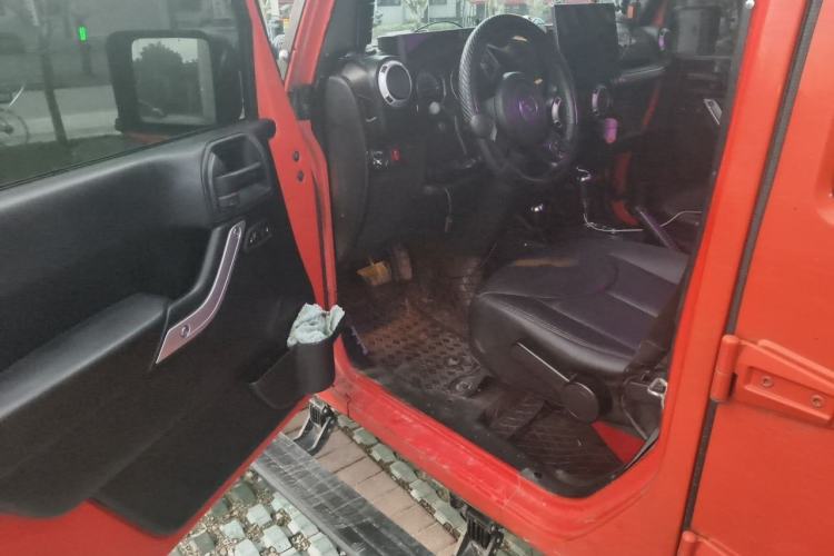 Used Jeep Wrangler 2015 2.8TD Sahara Four-Door Comfort Edition Driver Seat