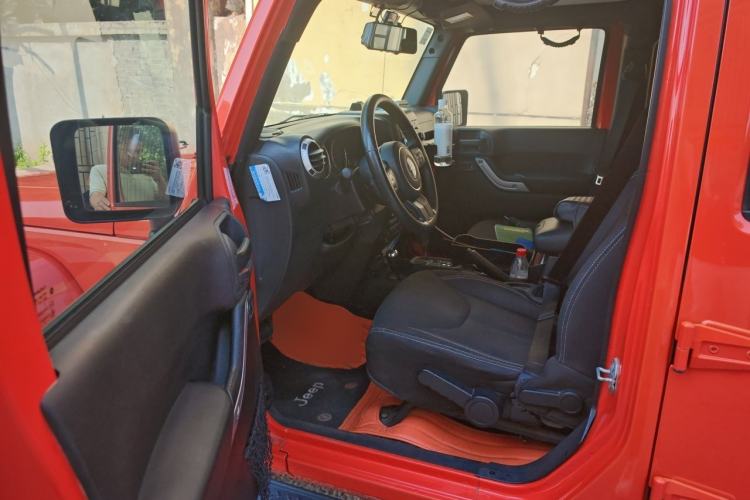 Used Jeep Wrangler 2015 2.8TD Sahara Four-Door Edition Driver Seat