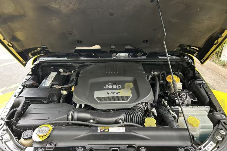 Used Jeep Wrangler 2015 3.0L Sahara Four-Door Edition Engine Bay