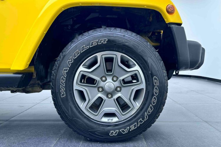 Used Jeep Wrangler 2015 3.0L Sahara Four-Door Comfort Edition Exterior 1