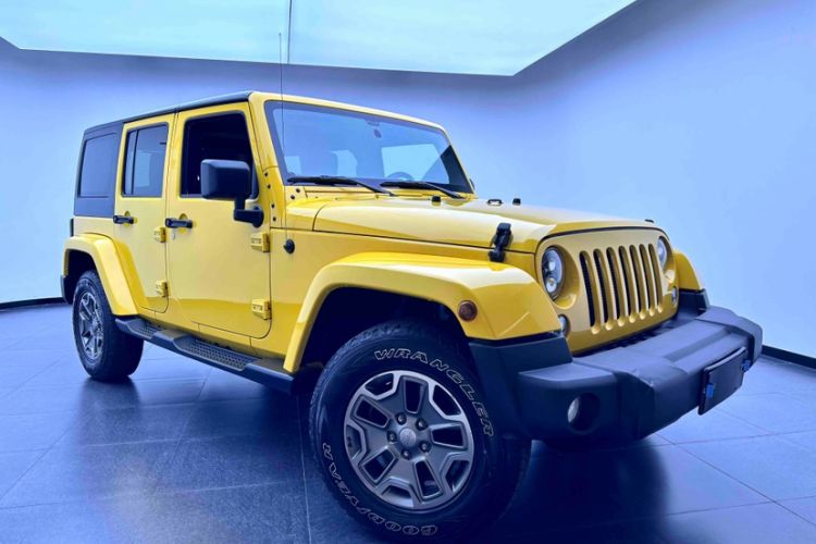 Used Jeep Wrangler 2015 3.0L Sahara Four-Door Comfort Edition Exterior 4