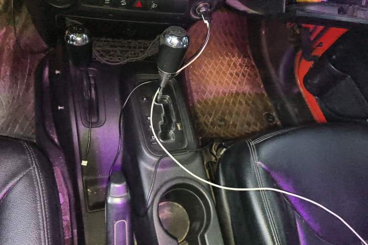 Used Jeep Wrangler 2015 2.8TD Sahara Four-Door Comfort Edition Gear Lever