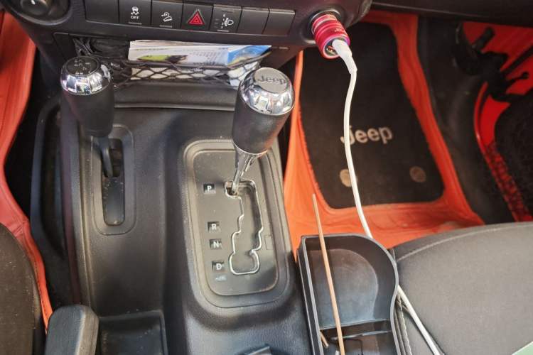 Used Jeep Wrangler 2015 2.8TD Sahara Four-Door Edition Gear Lever