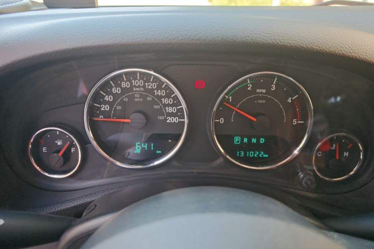 Used Jeep Wrangler 2015 2.8TD Sahara Four-Door Edition Instrument Cluster