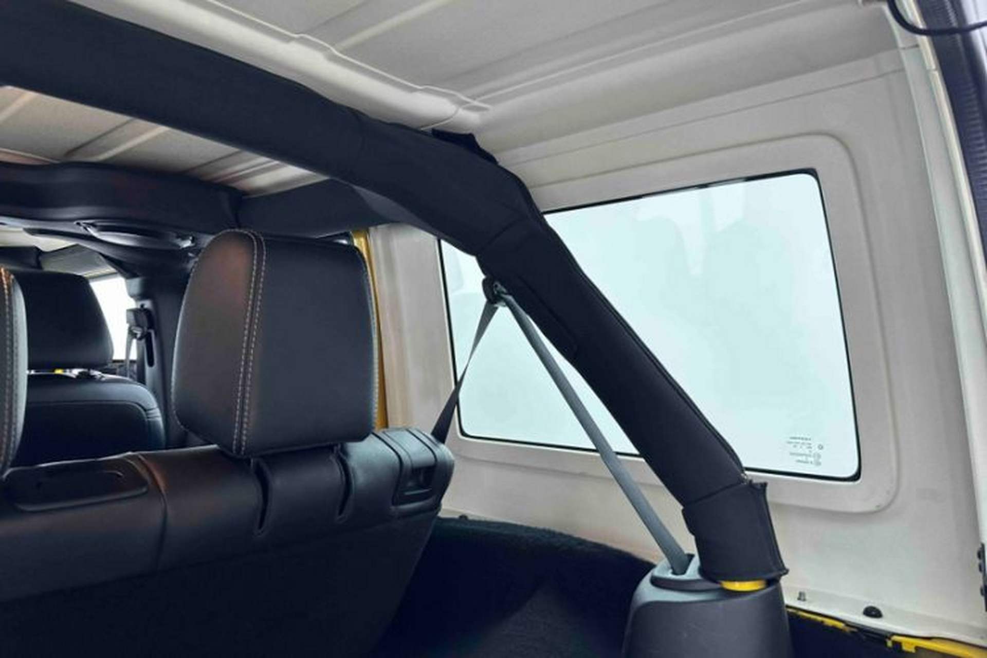Used Jeep Wrangler 2015 3.0L Sahara Four-Door Comfort Edition Interior 5