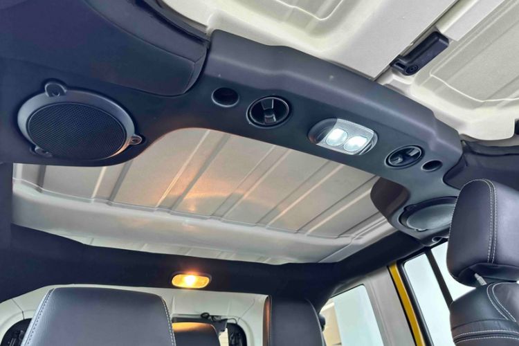 Used Jeep Wrangler 2015 3.0L Sahara Four-Door Comfort Edition Interior 7
