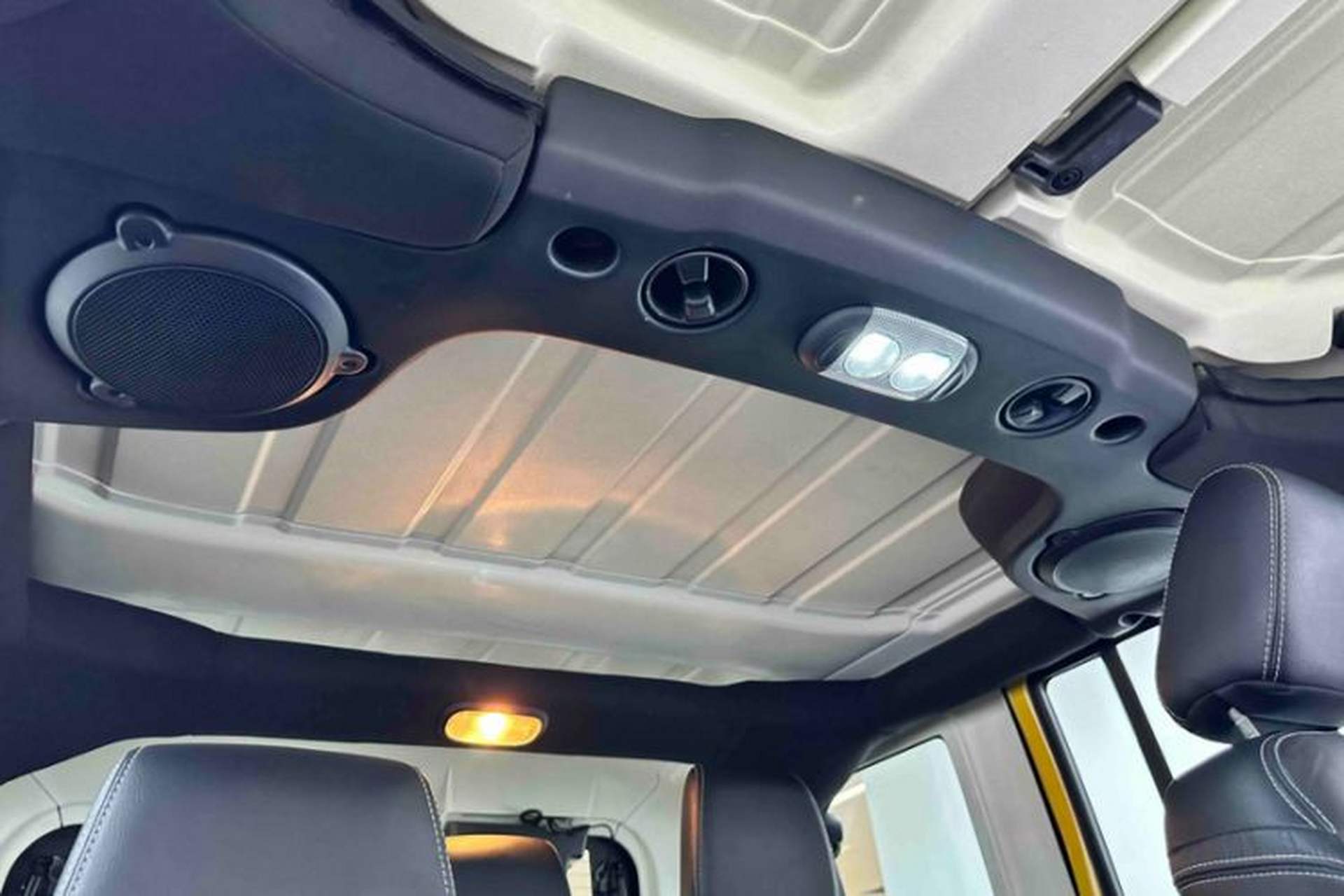 Used Jeep Wrangler 2015 3.0L Sahara Four-Door Comfort Edition Interior 7