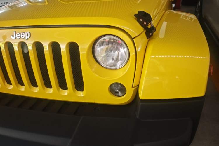 Used Jeep Wrangler 2015 3.0L Sahara Four-Door Edition Left Front Headlight
