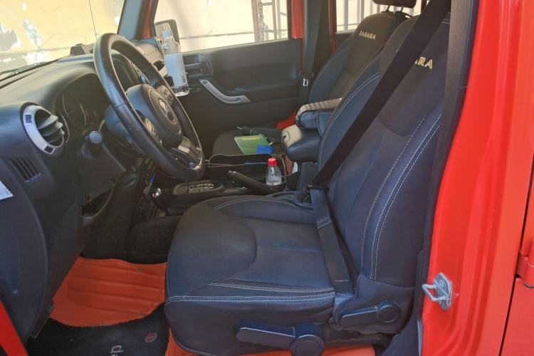 Used Jeep Wrangler 2015 2.8TD Sahara Four-Door Edition Left Front Seat