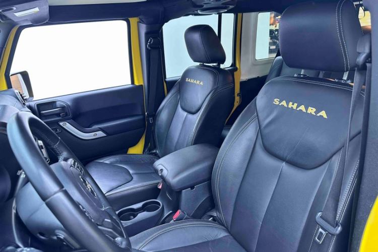 Used Jeep Wrangler 2015 3.0L Sahara Four-Door Comfort Edition Left Front Seat