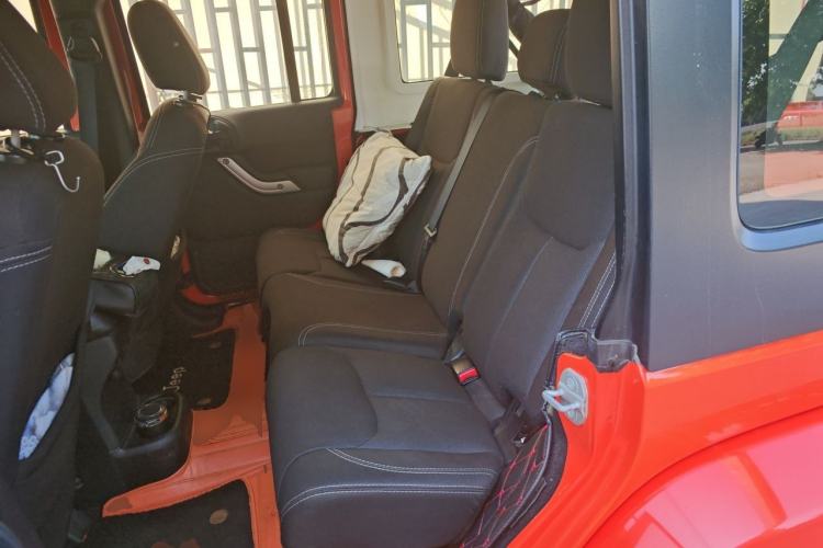 Used Jeep Wrangler 2015 2.8TD Sahara Four-Door Edition Left Rear Seat