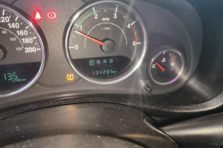 Used Jeep Wrangler 2015 2.8TD Sahara Four-Door Comfort Edition Odometer Close Up