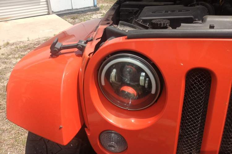 Used Jeep Wrangler 2015 2.8TD Sahara Four-Door Comfort Edition Right Front Headlight