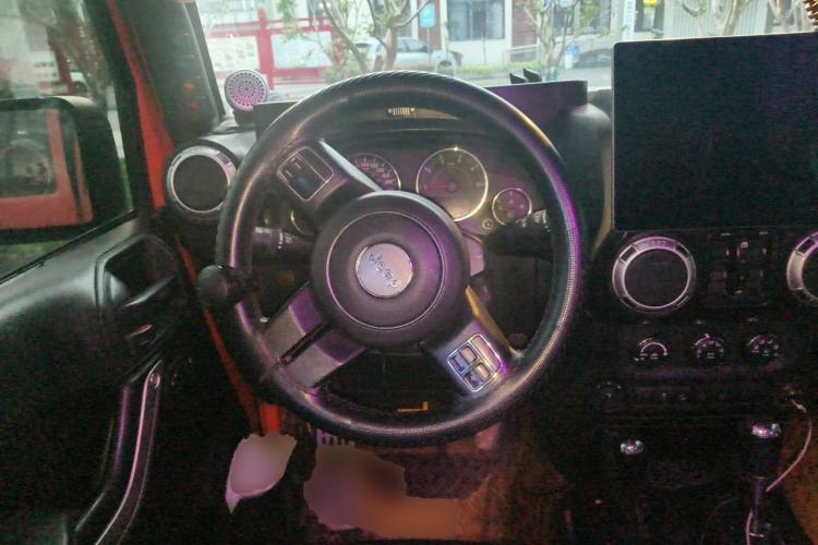 Used Jeep Wrangler 2015 2.8TD Sahara Four-Door Comfort Edition Steering Wheel