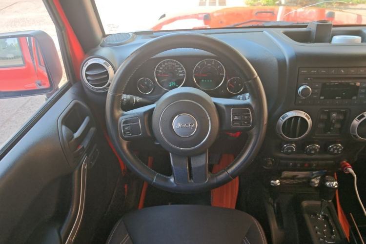 Used Jeep Wrangler 2015 2.8TD Sahara Four-Door Edition Steering Wheel