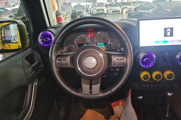 Used Jeep Wrangler 2015 3.0L Sahara Four-Door Edition Steering Wheel