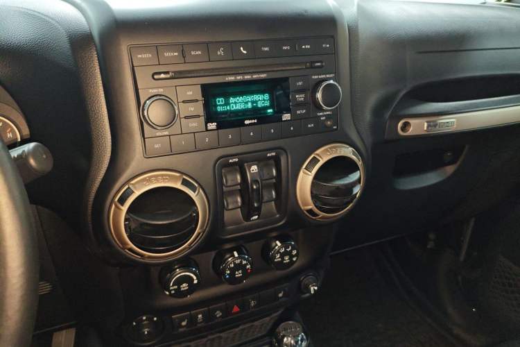 Used Jeep Wrangler 2016 3.0L Sahara 75th Anniversary Edition Audio And AC Panel