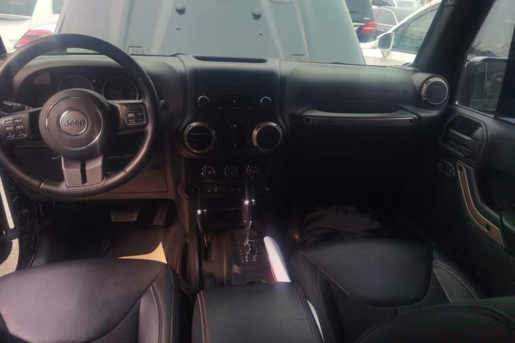 Used Jeep Wrangler 2016 3.0L Sahara 75th Anniversary Edition Audio And AC Panel