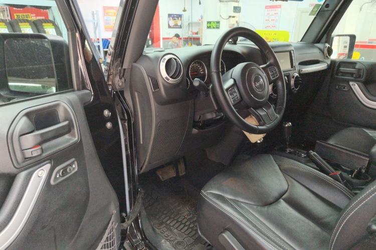 Used Jeep Wrangler 2016 3.0L Sahara 75th Anniversary Edition Driver Seat
