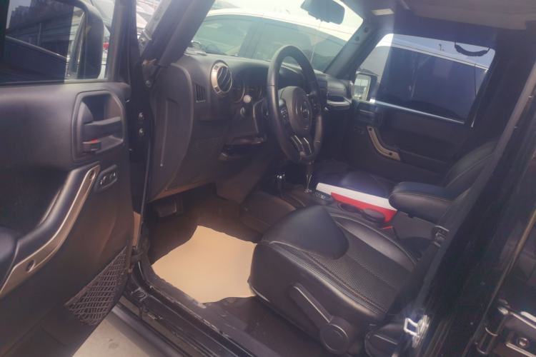 Used Jeep Wrangler 2016 3.0L Sahara 75th Anniversary Edition Driver Seat