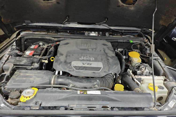 Used Jeep Wrangler 2016 3.0L Sahara 75th Anniversary Edition Engine Bay