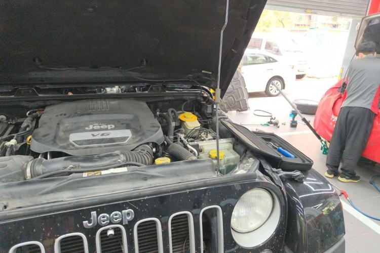 Used Jeep Wrangler 2016 3.0L Sahara 75th Anniversary Edition Engine Bay Left