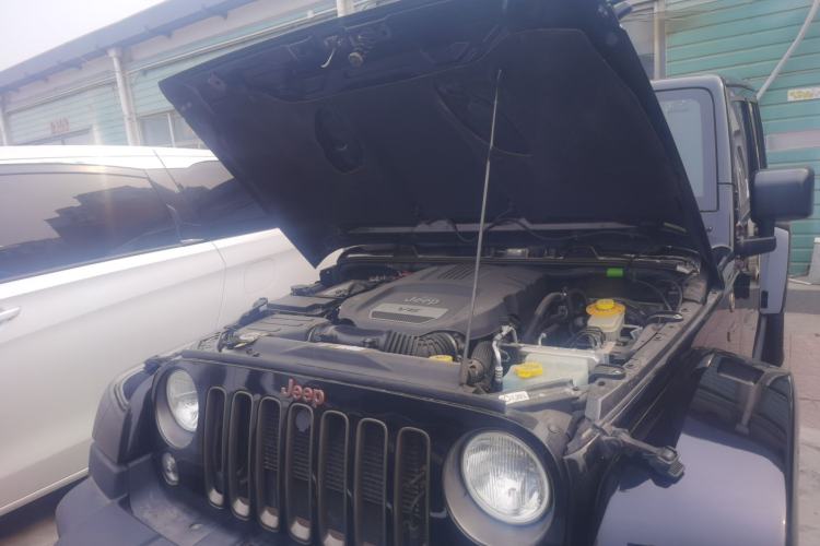 Used Jeep Wrangler 2016 3.0L Sahara 75th Anniversary Edition Engine Bay