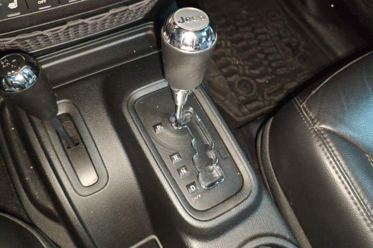 Used Jeep Wrangler 2016 3.0L Sahara 75th Anniversary Edition Gear Lever