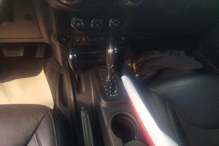 Used Jeep Wrangler 2016 3.0L Sahara 75th Anniversary Edition Gear Lever
