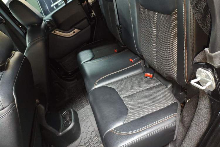 Used Jeep Wrangler 2016 3.0L Sahara 75th Anniversary Edition Interior 4