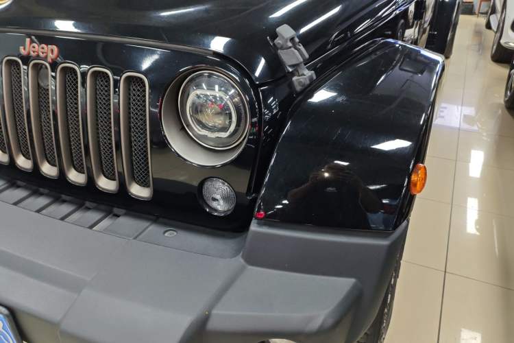 Used Jeep Wrangler 2016 3.0L Sahara 75th Anniversary Edition Left Front Headlight