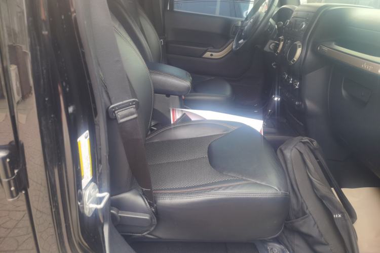 Used Jeep Wrangler 2016 3.0L Sahara 75th Anniversary Edition Right Front Seat