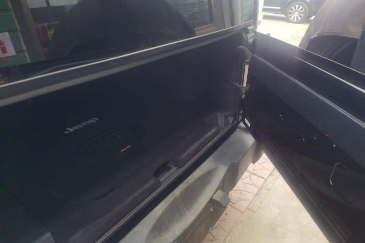 Used Jeep Wrangler 2016 3.0L Sahara 75th Anniversary Edition Trunk