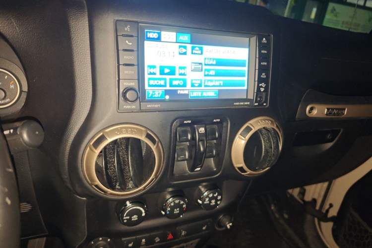 Used Jeep Wrangler 2016 3.0L Sahara 75th Anniversary Edition Audio And AC Panel