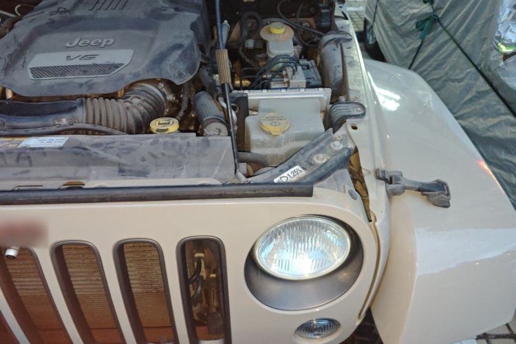 Used Jeep Wrangler 2016 3.0L Sahara 75th Anniversary Edition Engine Bay Left