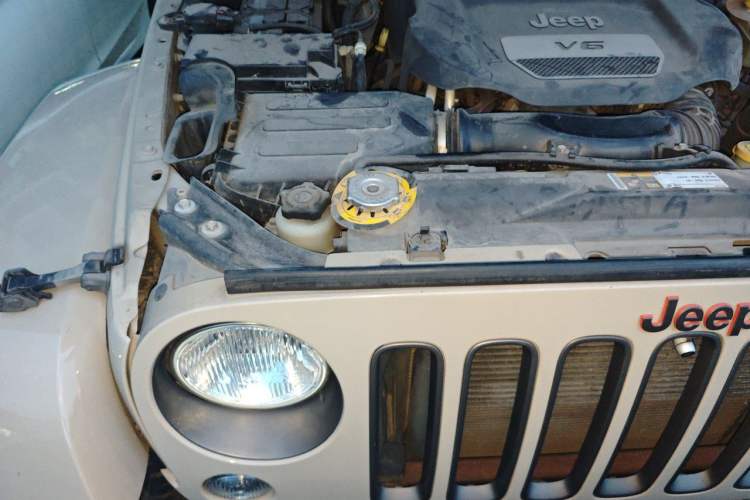 Used Jeep Wrangler 2016 3.0L Sahara 75th Anniversary Edition Engine Bay Right