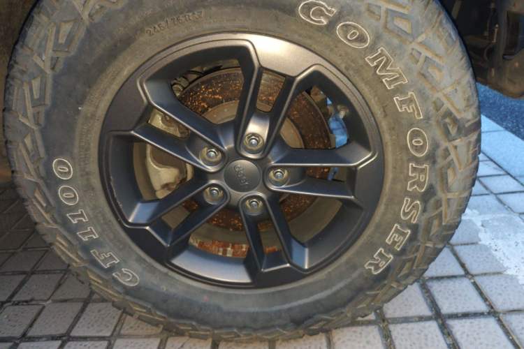 Used Jeep Wrangler 2016 3.0L Sahara 75th Anniversary Edition Right Front Wheel Hub