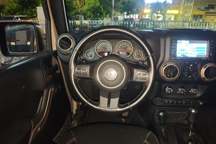 Used Jeep Wrangler 2016 3.0L Sahara 75th Anniversary Edition Steering Wheel