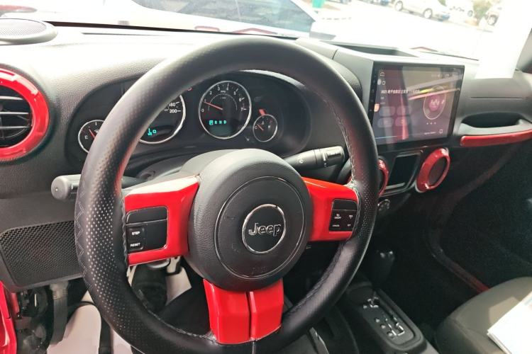 Used Jeep Wrangler 2016 3.6L Four-Door Rubicon U.S. Spec Center Console
