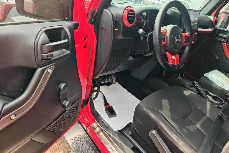 Used Jeep Wrangler 2016 3.6L Four-Door Rubicon U.S. Spec Driver Seat