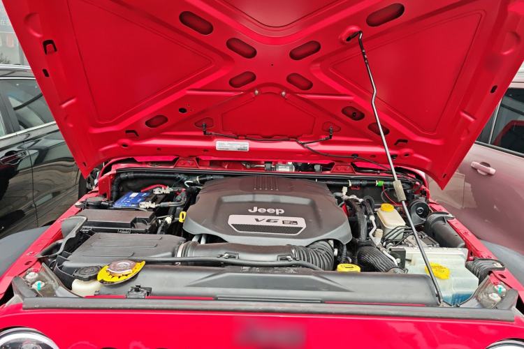 Used Jeep Wrangler 2016 3.6L Four-Door Rubicon U.S. Spec Engine Bay